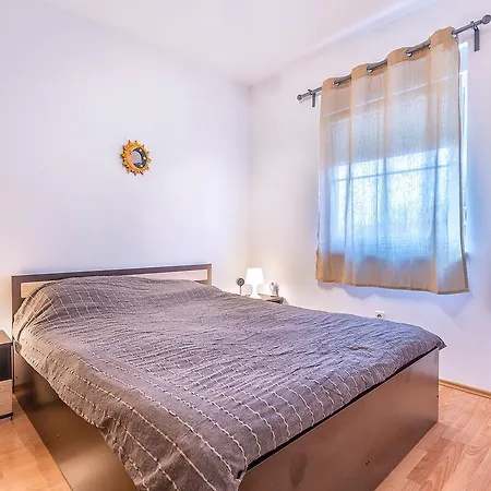 Robert-marco Polo Apartment