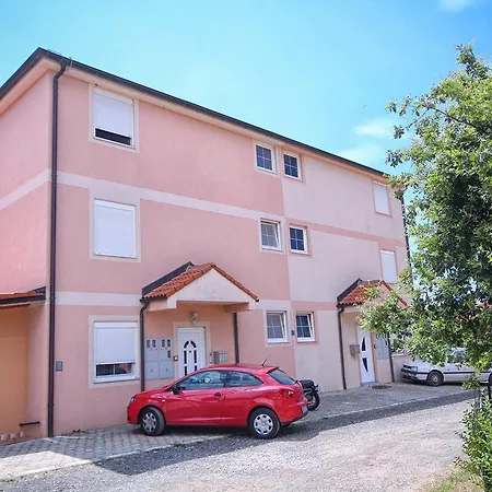Robert-marco Polo Apartment Medulin