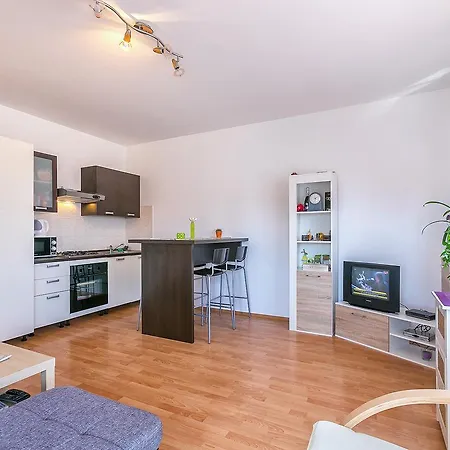 Robert-marco Polo Apartment